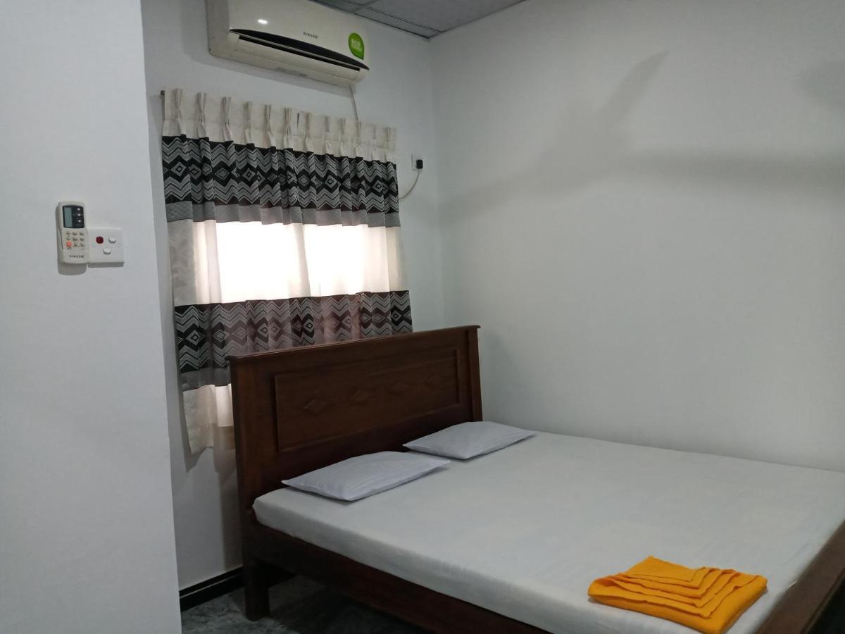 David Villa Anuradhapura Bilik gambar